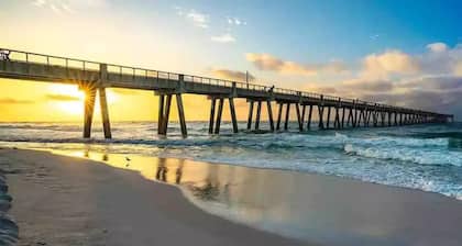 No cleaning fee! Coastal Boho Townhouse central to beach-river-Whiting Field!