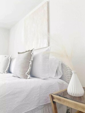 3 bedrooms, desk, travel crib, free WiFi - No cleaning fee! Coastal Boho Townhouse central to beach-river-Whiting Field! (Milton)