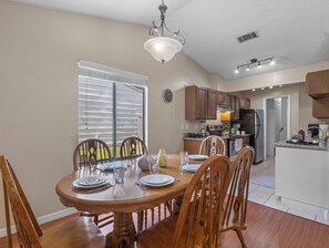 Dining - Gainesville Fur Friendly Condo (Gainesville)