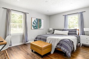 3 chambres, bureau, Wi-Fi gratuit, draps fournis