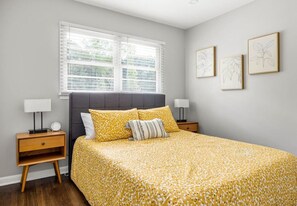 3 chambres, bureau, Wi-Fi gratuit, draps fournis