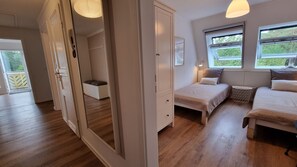 2 sovrum, skrivbord, resesäng och gratis wi-fi