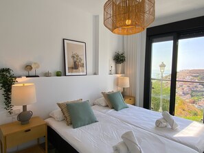 3 chambres, fer et planche à repasser, accès au Wi-Fi (inclus)