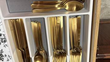 淋浴/盆浴组合、吹风机、毛巾、肥皂