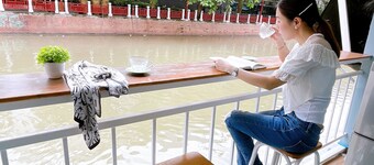 Lively and cozy canal house, near Grand palace