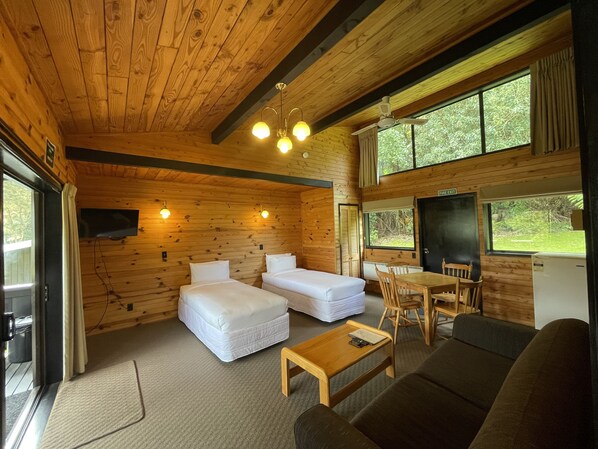 Standard Studio Suite | Living area | 40-inch Smart TV with cable channels, TV - Lakes Lodge Okataina (Lake Okataina)