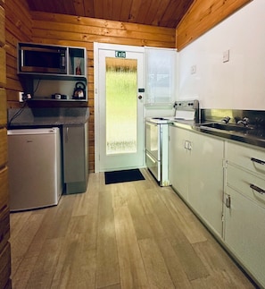 Habitació doble familiar | Cuina privada | Cafetera i tetera, bullidora elèctrica i torradora