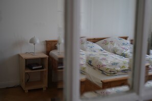 2 bedrooms, iron/ironing board, travel cot, free WiFi