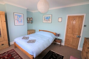 2 bedrooms, iron/ironing board, travel cot, free WiFi