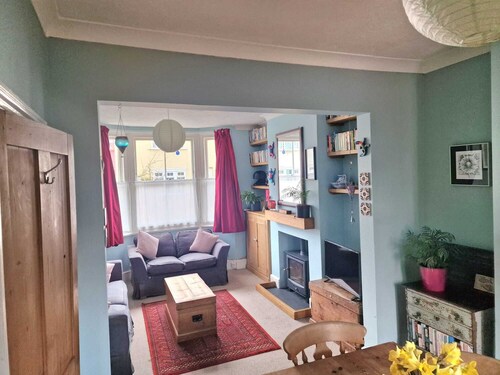 Delightful 2 bed garden cottage (free parking)