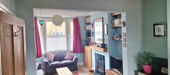 Delightful 2 bed garden cottage (free parking)
