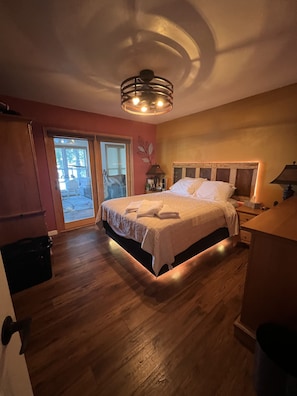 4 bedrooms, desk, free WiFi, bed sheets