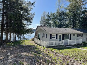 Exterior - Beautiful cottage on lakefront with direct access to ATV/UTV/Snowmobile Trails. (Lakewood)