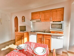 Fridge, microwave, dishwasher