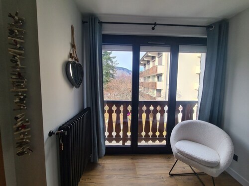 Spacious 2-Room Apartment for 5 in Village Center, Near Slopes