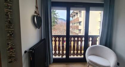Spacious 2-Room Apartment for 5 in Village Center, Near Slopes