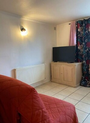 Interior - House with garden and terrace (Noisy-le-Grand)