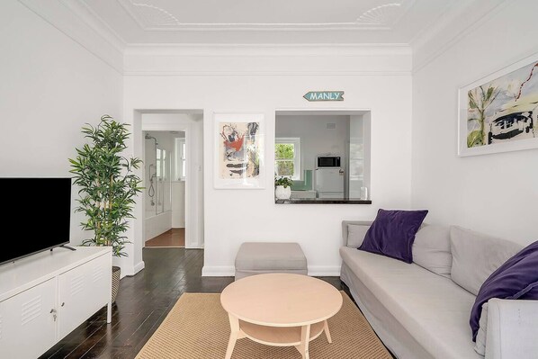 Unclassified image, 1 of 30, button - Level access, 2 mins walk to Corso, Wharf, Harbour (Manly)