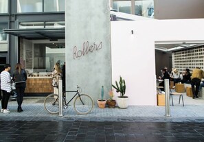 Unclassified image, 5 of 30, button - Level access, 2 mins walk to Corso, Wharf, Harbour (Manly)