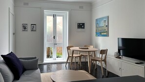 Smart TV - Central Manly apmt with level access - 2 mins walk to Wharf (Manly)