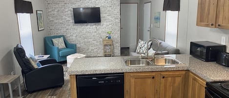 المنشأة من الداخل