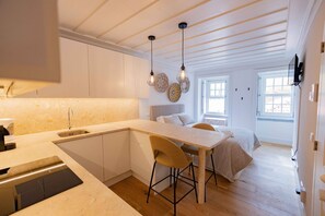 1 slaapkamer, een strijkplank/strijkijzer, internet, beddengoed
