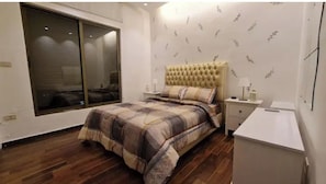 2 bedrooms, iron/ironing board, free WiFi, bed sheets - Modern Apartment at the 4th circle (Amman)