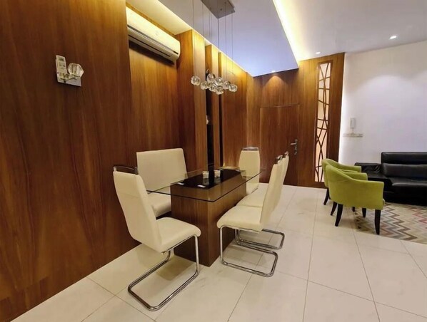 Dining - Modern Apartment at the 4th circle (Amman)