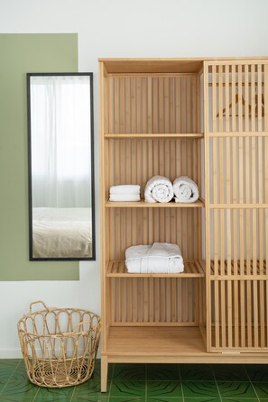 Carmel Beach House 3BR w/ Roof deck 201 | Soundproofing - Carmel Beach House by Berry Stays (Tel Aviv)