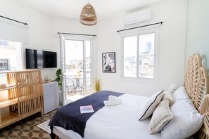 Carmel Beach House 2BR Suite w/ Roof 102\03 | Soundproofing - Carmel Beach House by Berry Stays (Tel Aviv)