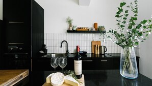 Carmel Beach House 3BR w/ Roof deck 201 | Dapur pribadi | Mesin pembuat kopi/teh