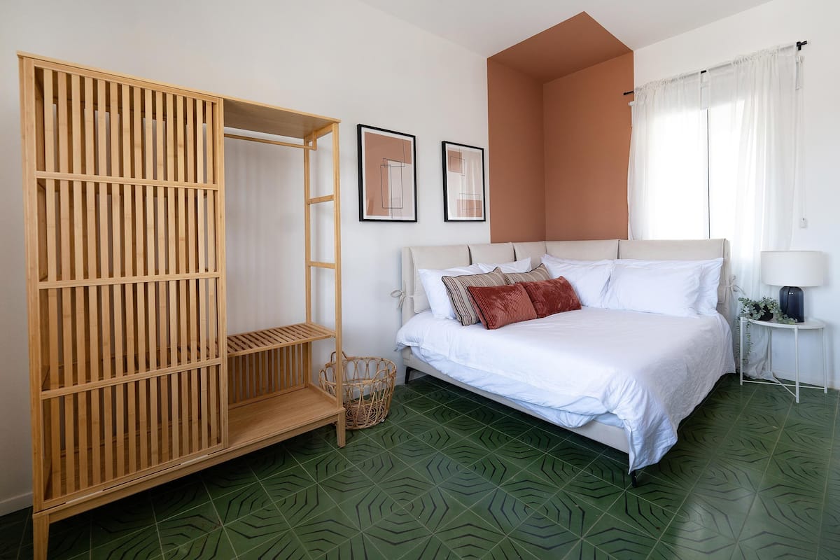 Carmel Beach House 2BR w/ Roof deck 203 | Soundproofing