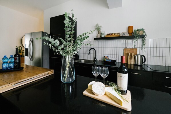 Carmel Beach House 3BR w/ Roof deck 201 | Private kitchen | Coffee/tea maker - Carmel Beach House by Berry Stays (Tel Aviv)