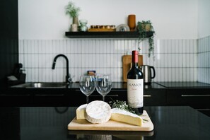 Carmel Beach House 3BR w/ Roof deck 201 | Private kitchen | Coffee/tea maker - Carmel Beach House by Berry Stays (Tel Aviv)