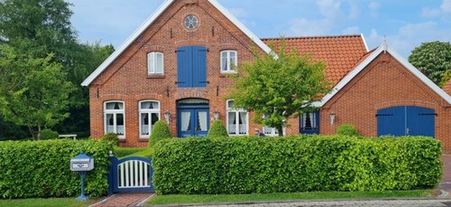Sicht auf den Deich & 50 m Entfernung vom Hafen und der Nordsee