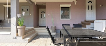 Charlie&Blueberries near airport