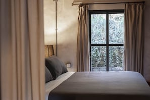 6 bedrooms, WiFi, bed sheets
