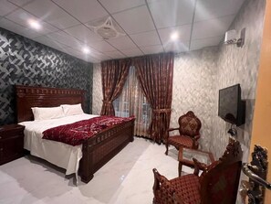 Chambre Double Deluxe | Fer et planche à repasser, Wi-Fi gratuit, draps fournis