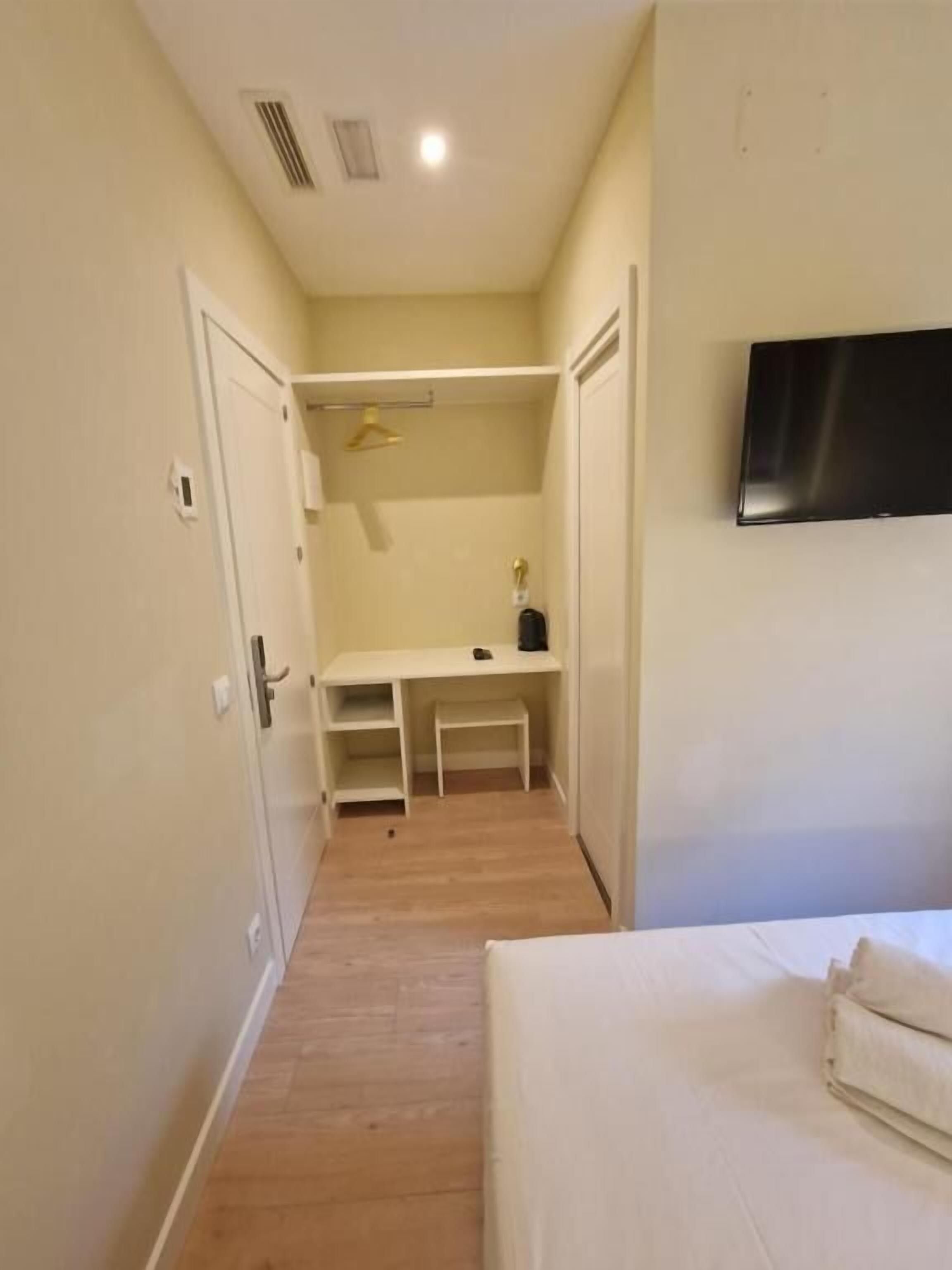 Een kluis op de kamer, verduisterende gordijnen