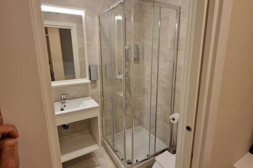 Shower, rainfall showerhead, free toiletries, hair dryer