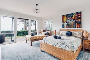 4 Schlafzimmer, Schreibtisch, schallisolierte Zimmer