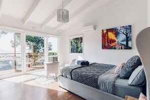 4 Schlafzimmer, Schreibtisch, schallisolierte Zimmer