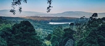 Villa with Spa and Breathtaking Views of Dandenong Ranges