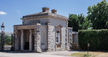 Arrow Lodge at Ragley Estate - sleeps 2 guests in 1 bedroom