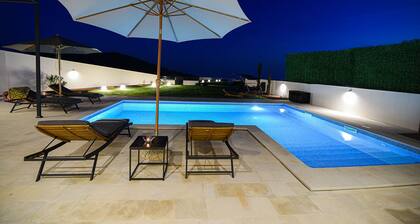 Luxury Villa Mika with private pool near Dubrovnik