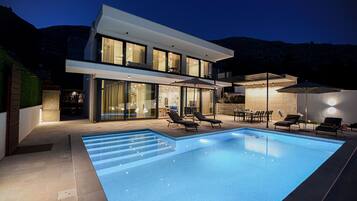 Piscine extérieure, piscine chauffée