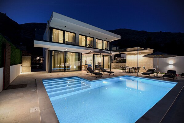 Piscine extérieure, piscine chauffée