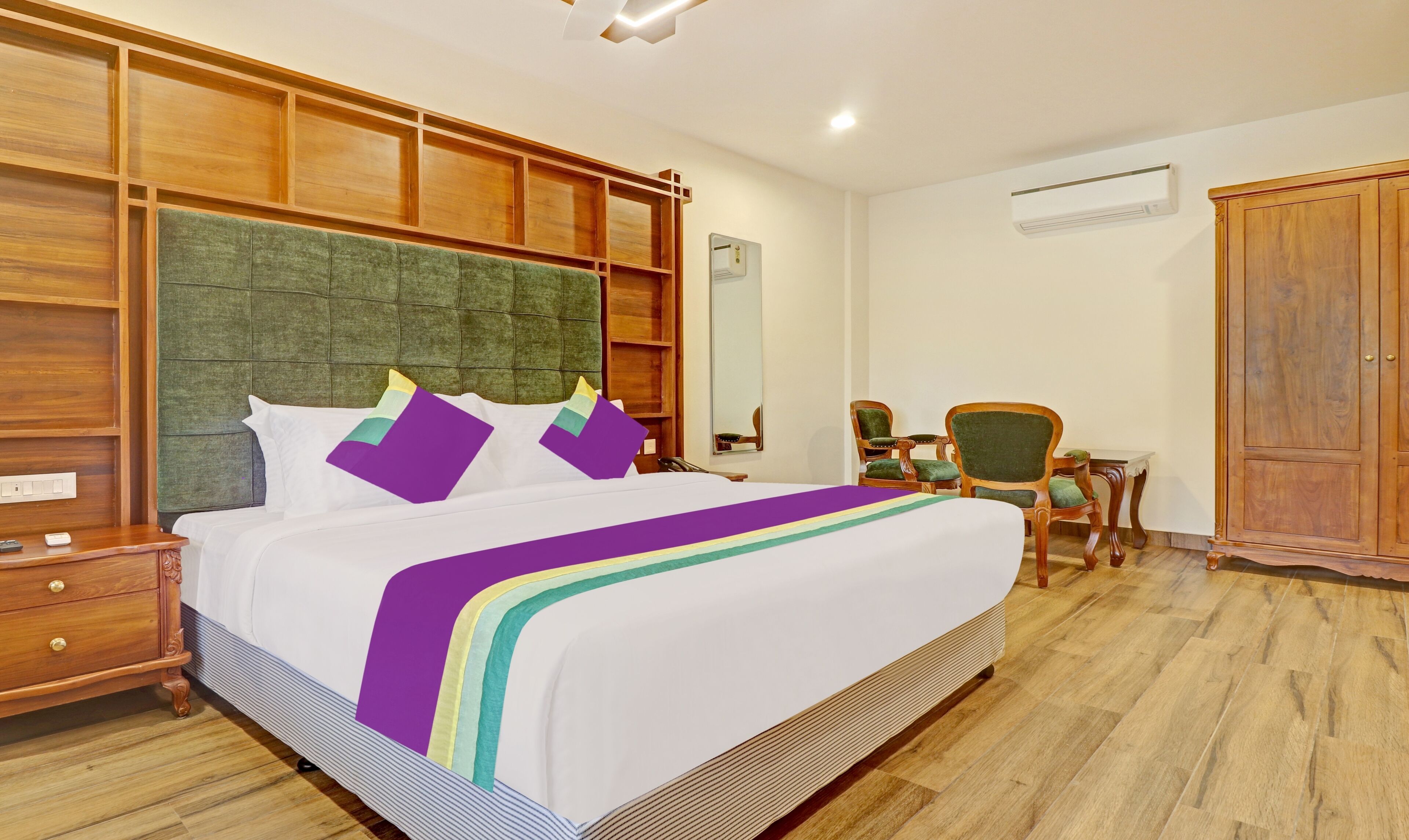 Quarto premium | Escrivaninha, ferros/tábuas de passar roupa