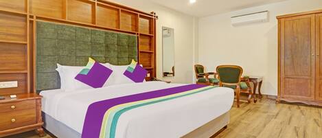 Quarto premium | Escrivaninha, ferros/tábuas de passar roupa