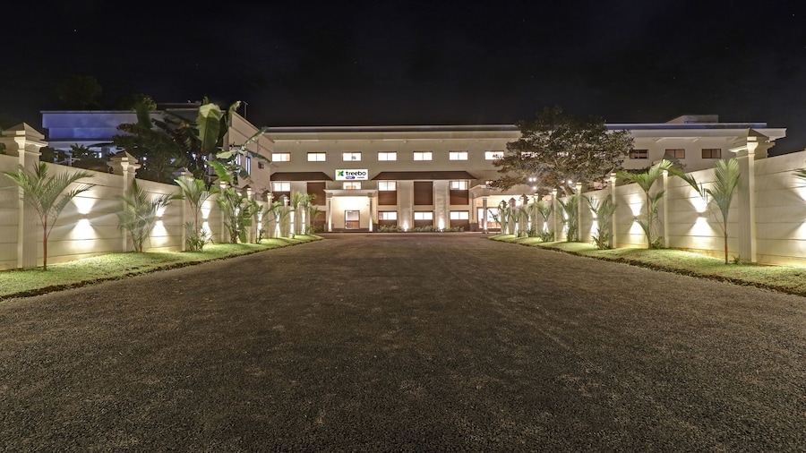 Treebo Premium Vahada